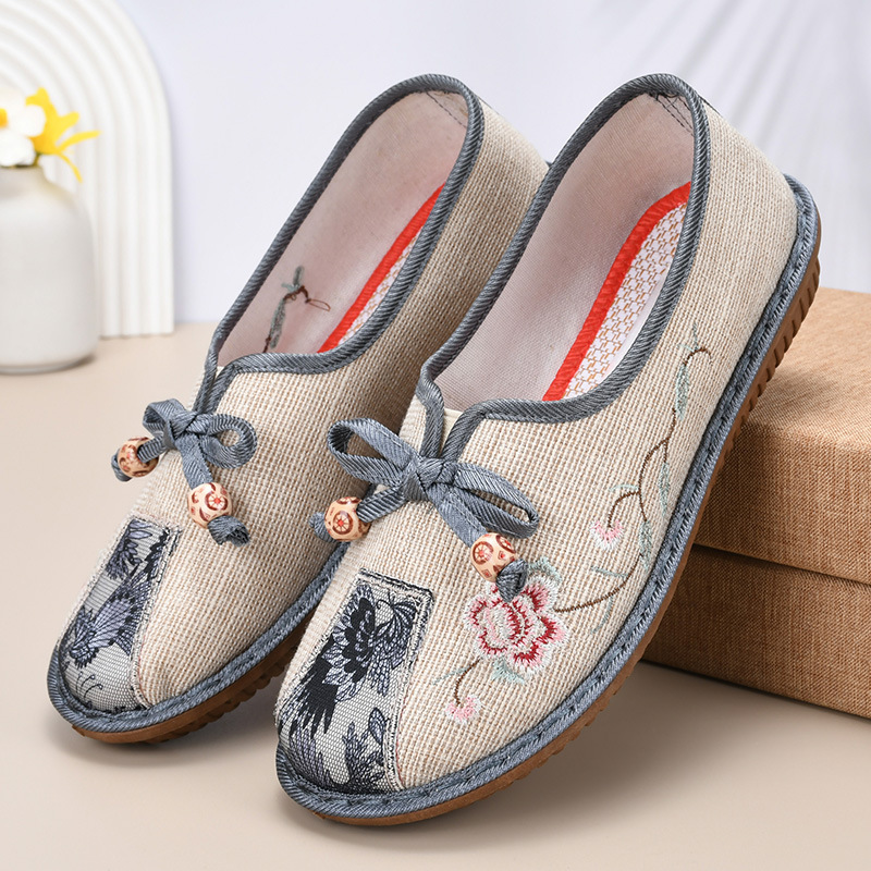 2024 Old Beijing Boots Foreign Trade offers comfortable glitter-proof shoes for the country.