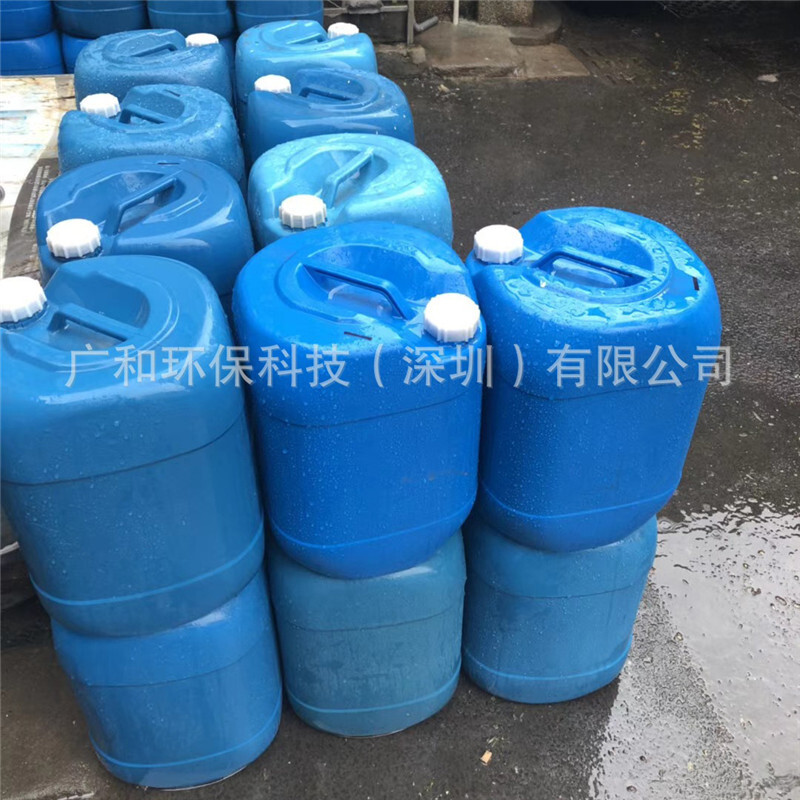 Ngành công nghiệp sơn tái chế sơn và chứa nước.