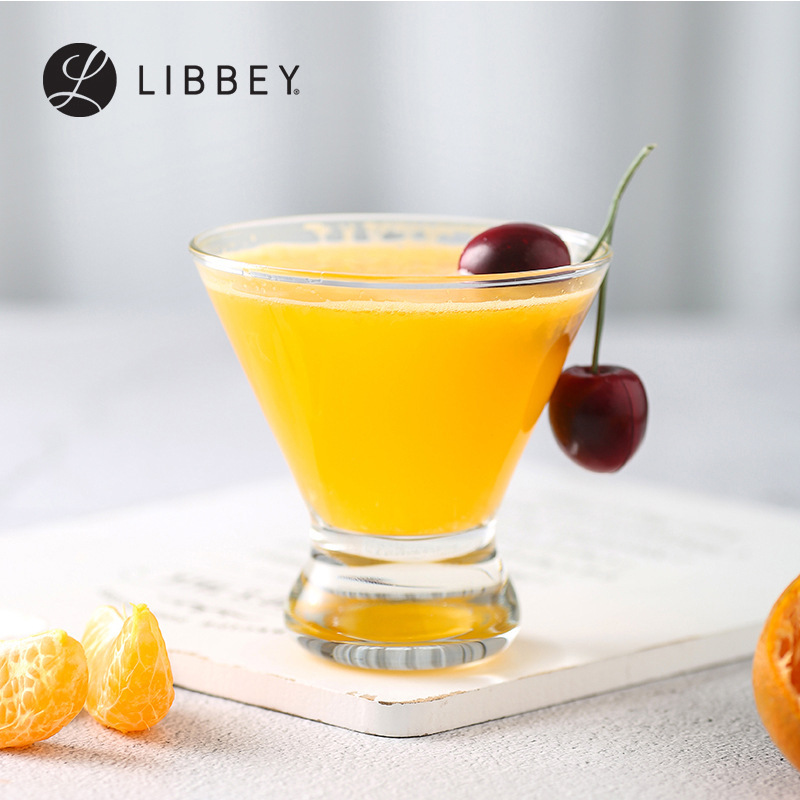 Libby's original glass of transparent ice cream, a saloon cocktail, a cold ice cream, sweet cup.
