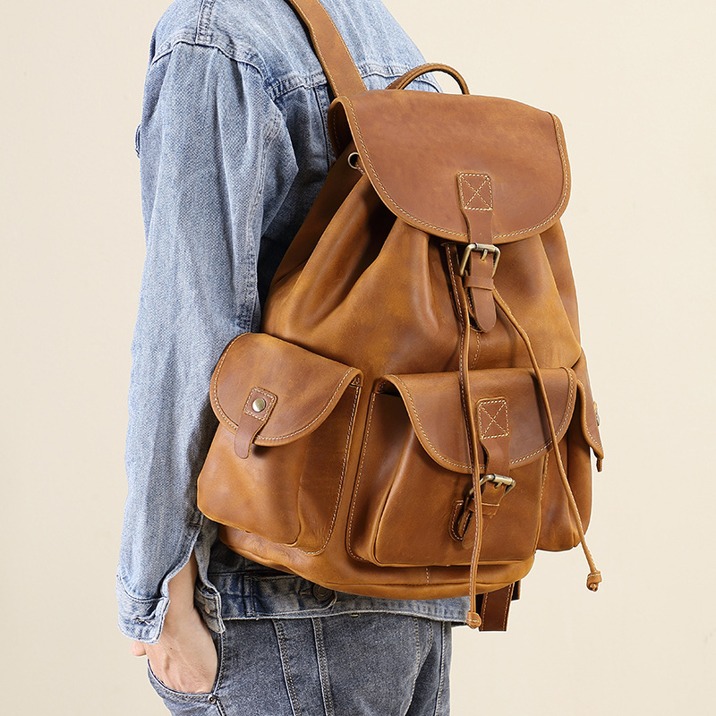 The head-skinned man's two-shoulder backpacks, the crazy horse-skin-repeated leisure bag, the large volume of real-skinned man's bag.