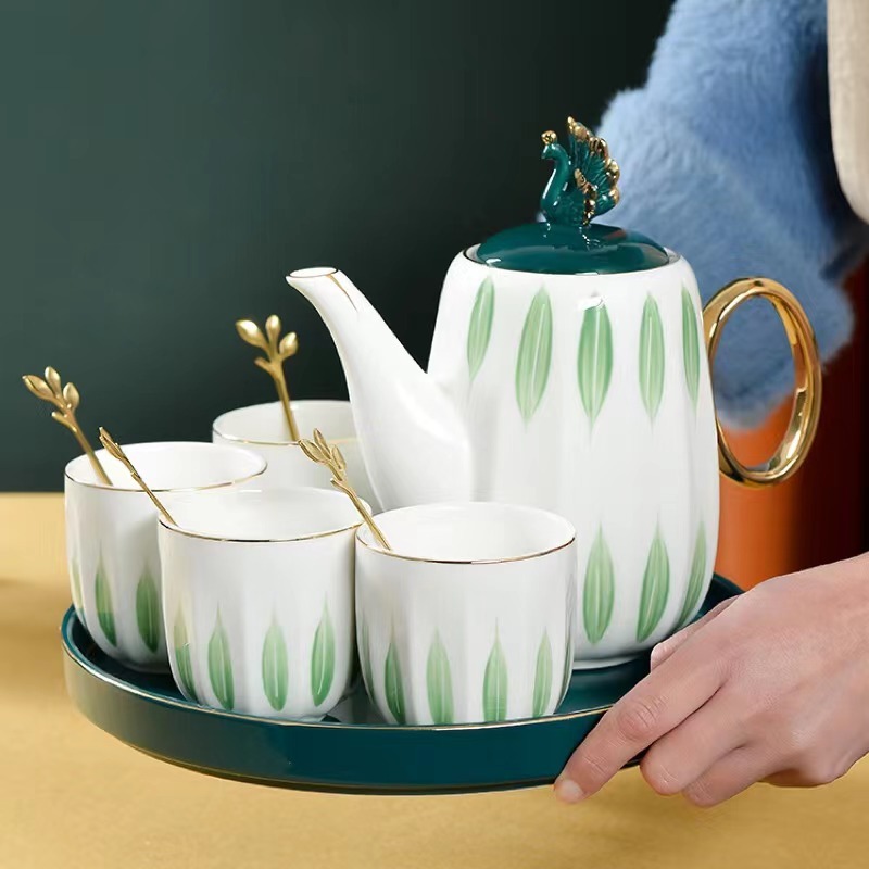 Simplicity of home-based pottery cups with tea cups and water cups in northern European tea luxuries