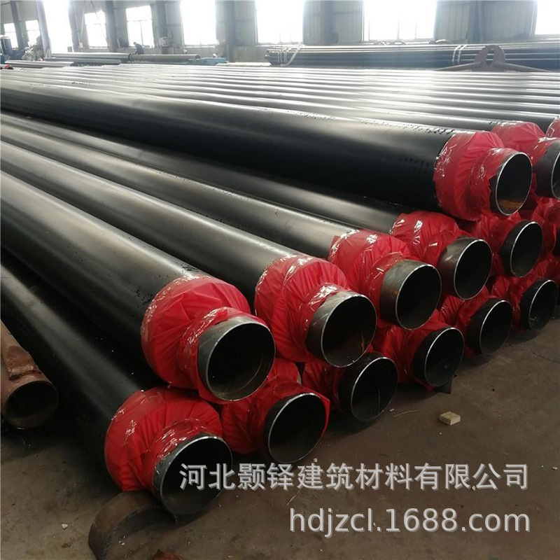 Những tác phẩm làm từ các đường ống thép nối liền với nhau, làm bằng polyurethane, lò sưởi tóc.