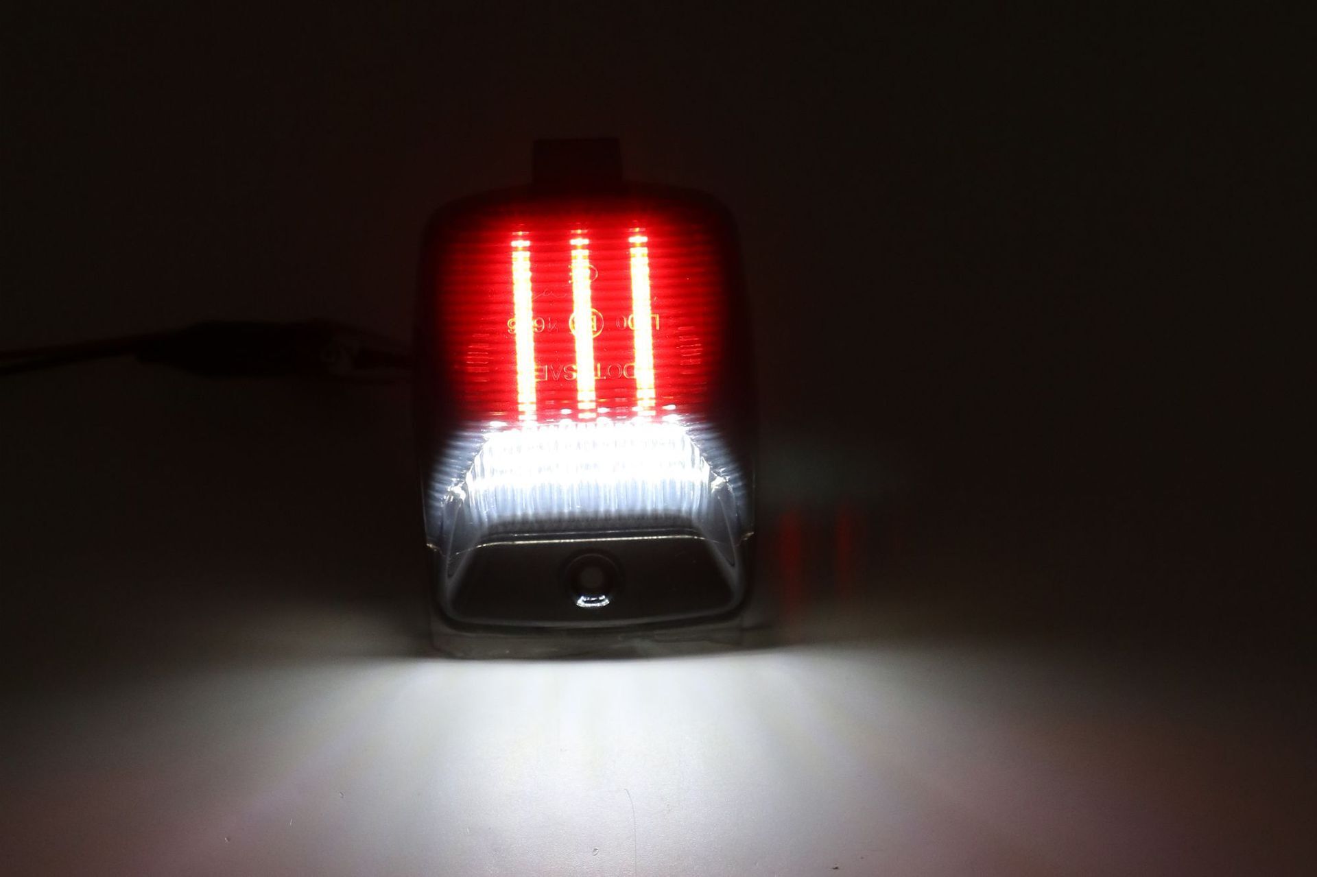 Application of the red and white LED LED light and the license plate lamp from Toyota Pitacoma 2005-2015