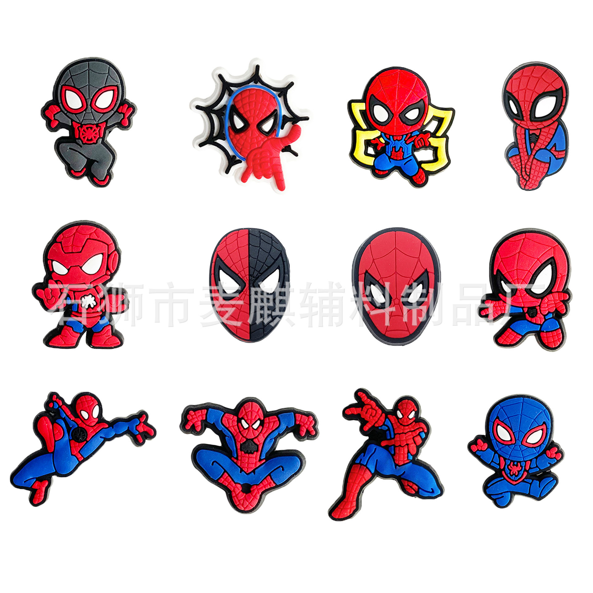 Những bó hoa của Spider-Man với các nút PVC và lỗ hổng PVC đang vượt qua biên giới.