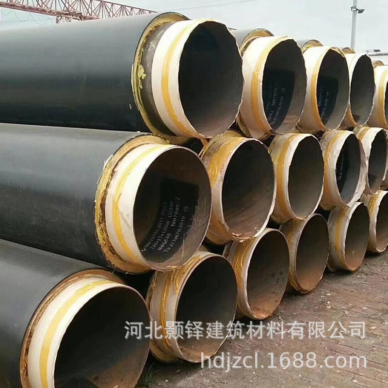 Những tác phẩm làm từ các đường ống thép nối liền với nhau, làm bằng polyurethane, lò sưởi tóc.