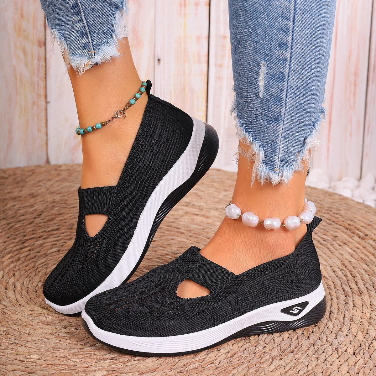 The new colored foreign trade sells simplistic, elegant, comfortable shoes.