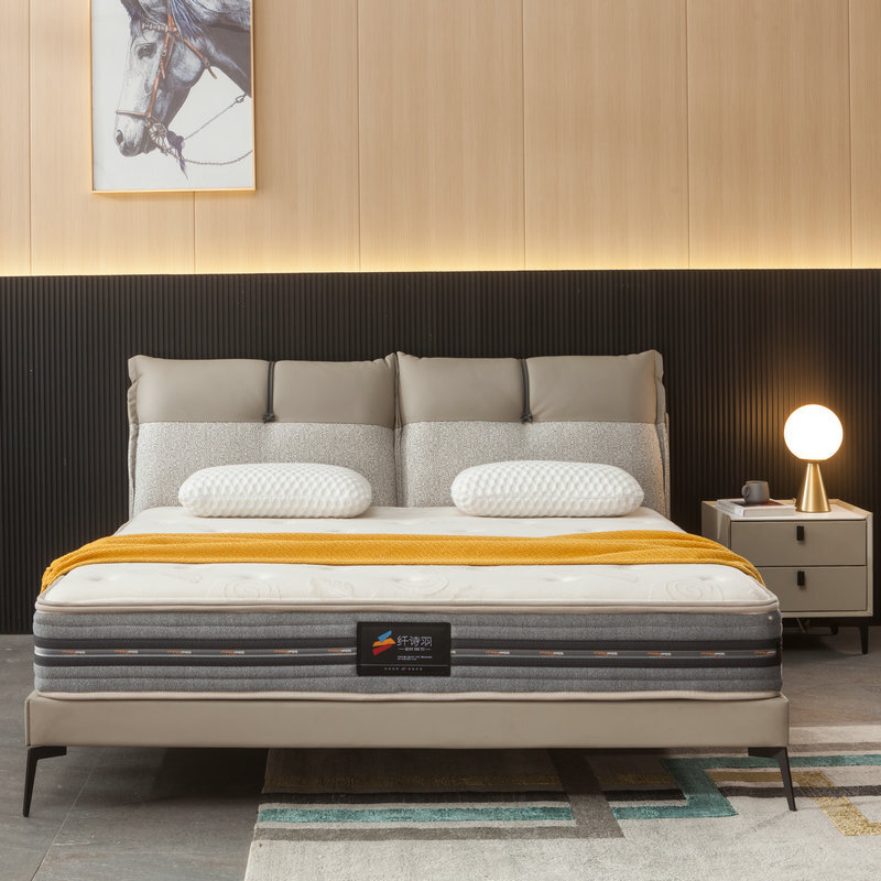 The emulsive mattress is so soft that it can be removed from the bed of the Sponge Bed for the 1.8-metre springed people's hotel mattress.