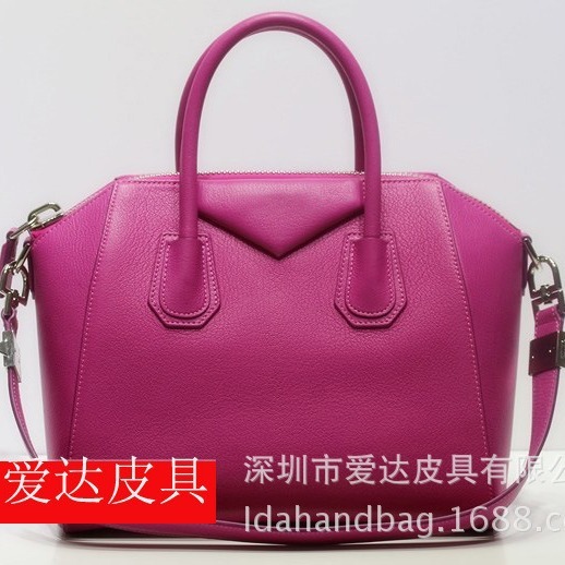 The Korean lady with a one-shoulder slant across the handbag with a new retro-tide-show bag for girls.