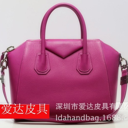 The Korean lady with a one-shoulder slant across the handbag with a new retro-tide-show bag for girls.