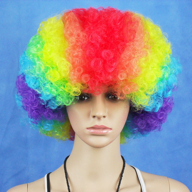 World Cup fan wig, bubble-blowed, color-coloured cheerleaders sell one of their hairs.