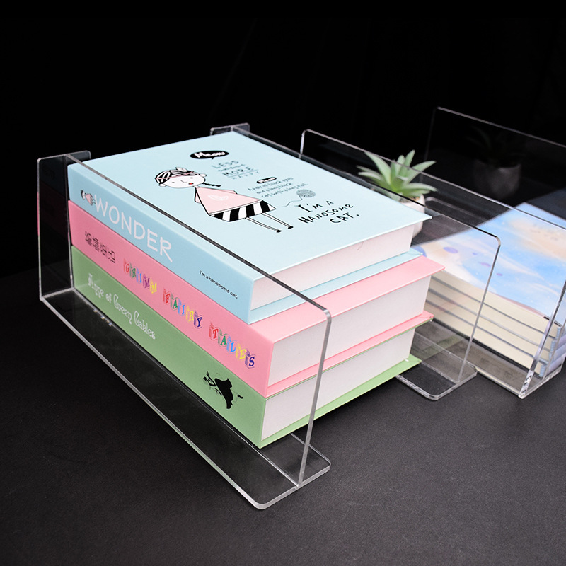 A short desk presentation of the stationery commodities shelf at the Aklik Transparent Bookboards.