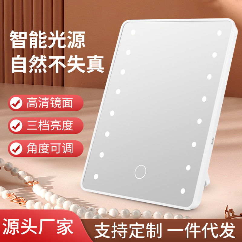Những tấm gương trang trí của màn hình nền được dẫn dắt bằng một miếng vá sáng gấp lại và những cái lược màn hình nền sử dụng những tấm gương thông minh