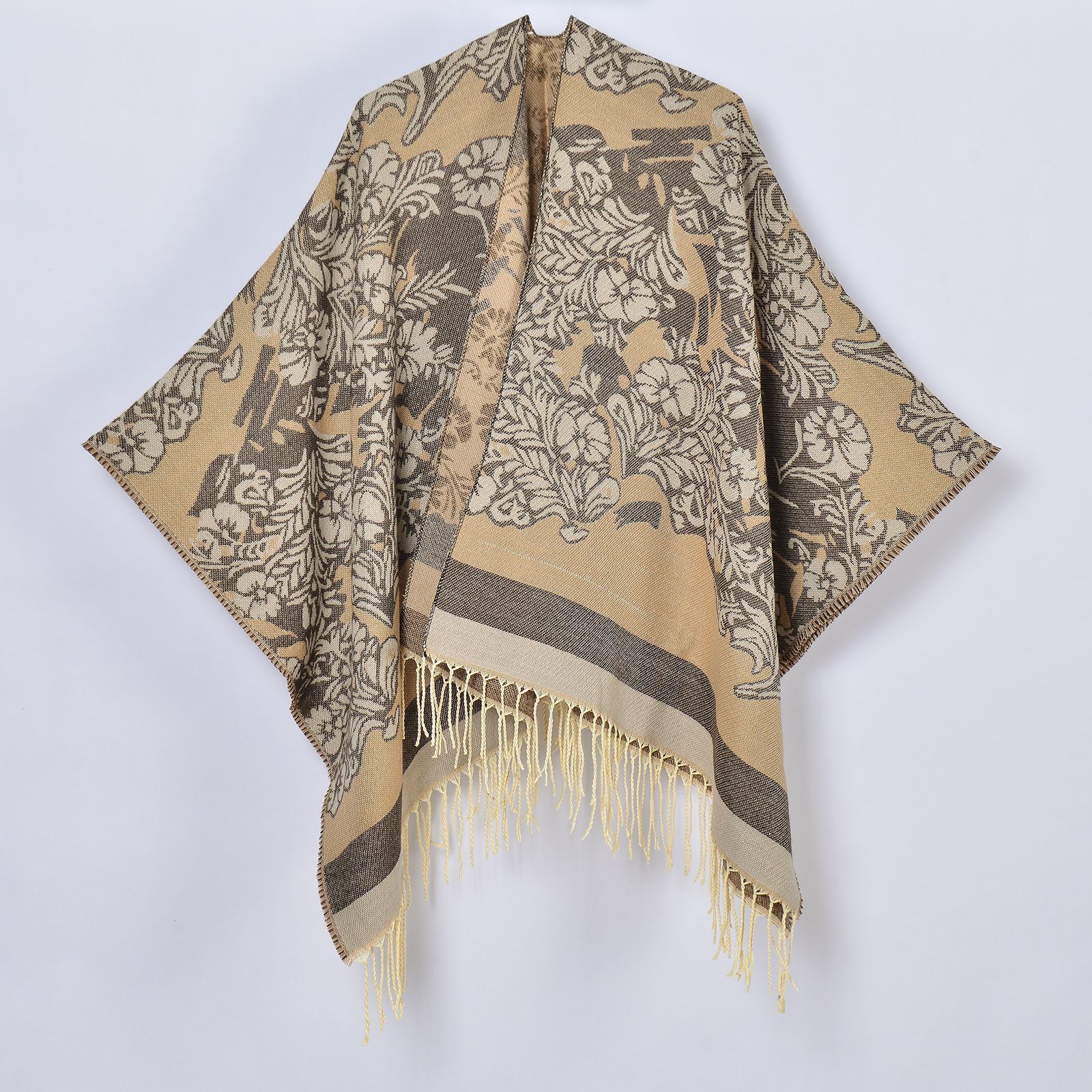 Yunnan Nepal đi du lịch để chụp ảnh những chiếc áo thun Su-shirt và mặc một chiếc khăn choàng lộng lẫy trong văn phòng của mình.