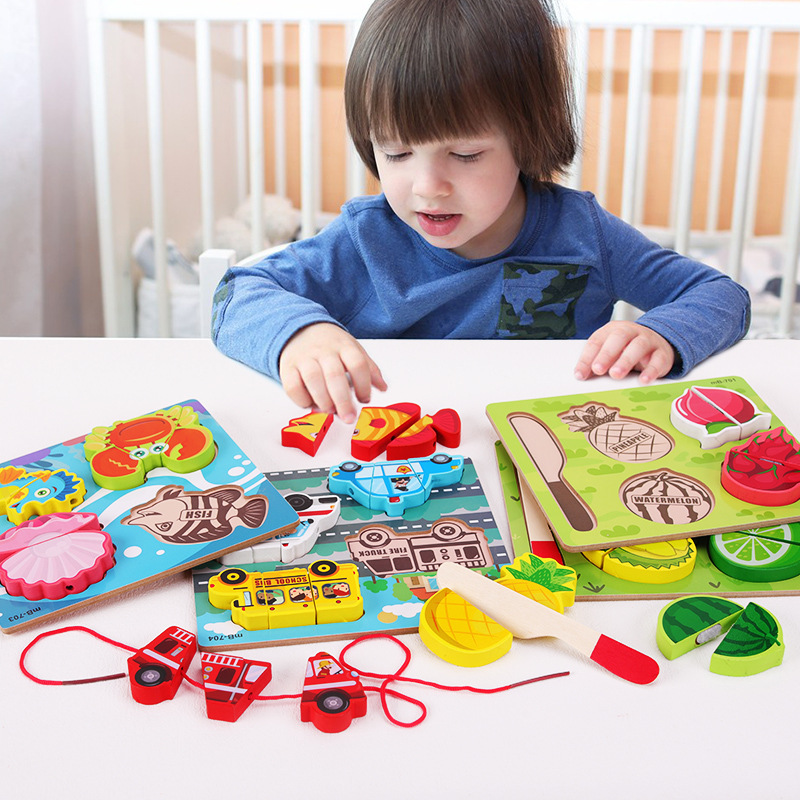 Kindergartens teach fruit to wear ropes and sea animals the 3D puzzle.