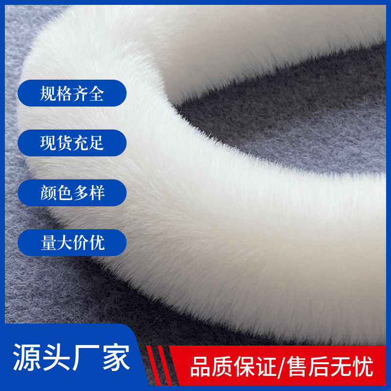 4C5CM6CM, một bộ đồ trắng cho một đứa trẻ tự làm với một cái nắp và áo choàng giả.