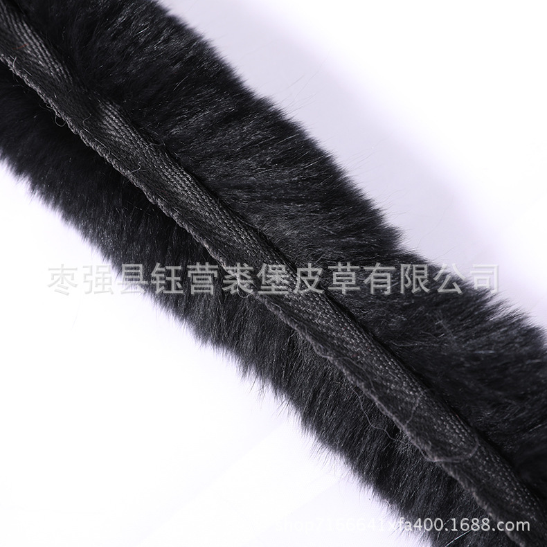 Dải lông là một bộ lông thỏ trắng đen 5CM.