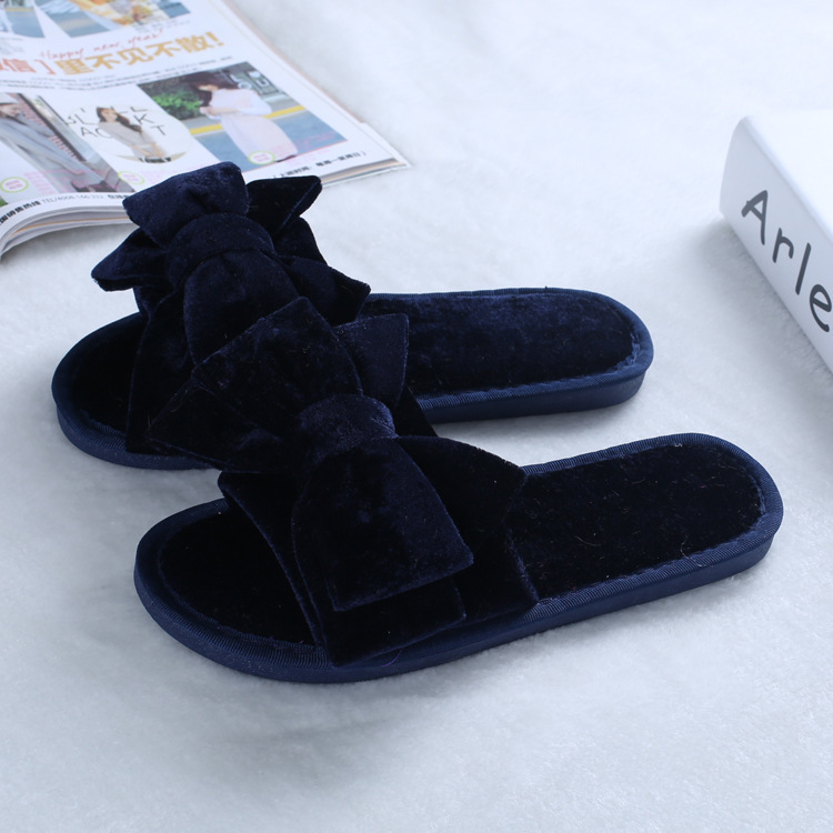 In the winter of the slippers, the adult cotton slippers, the moonshoes, the flowers, the hairs, the family slippers.