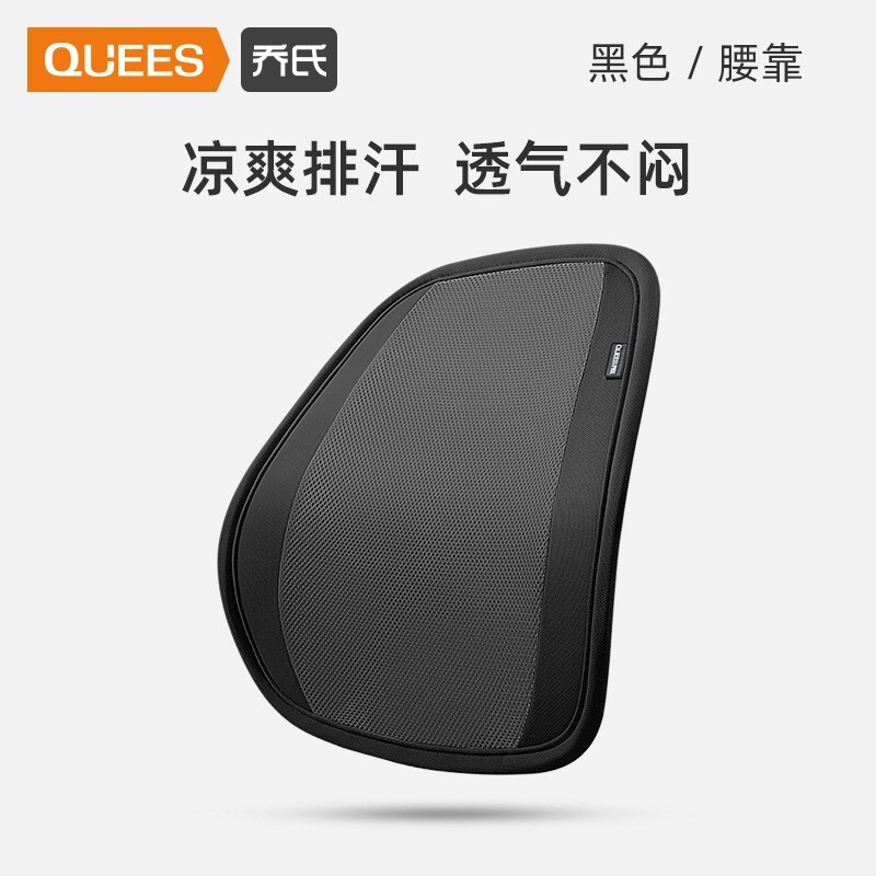 Cái hông của chiếc xe được bao phủ bởi một chiếc xe cách nhiệt mùa hè và người tài xế ngồi đằng sau.