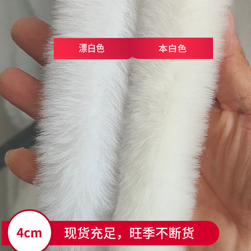 4C5CM6CM, một bộ đồ trắng cho một đứa trẻ tự làm với một cái nắp và áo choàng giả.