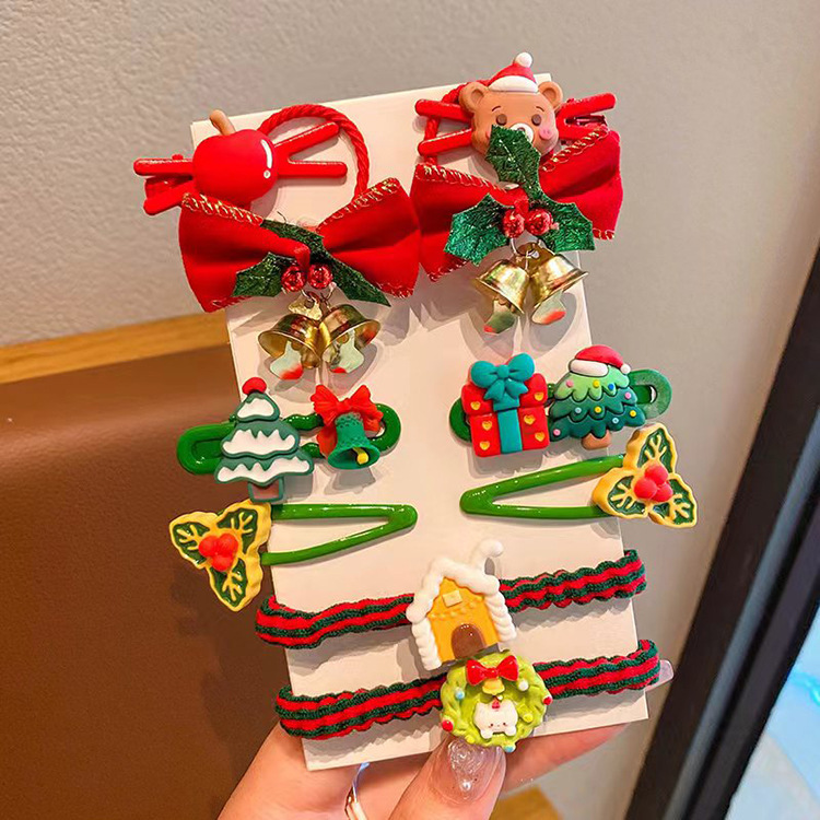 Children's Christmas heads, sweet girls' decorated haircases, a little girl's antler.