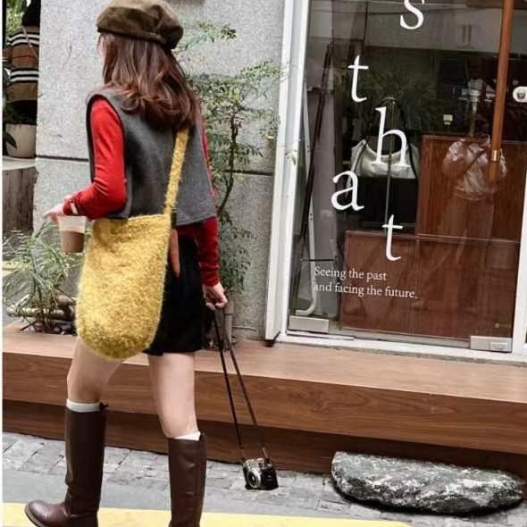 2023 new yellow fruit tree, one-shoulder-slashed, large, large, soft, nice autumn and winter girl bag.