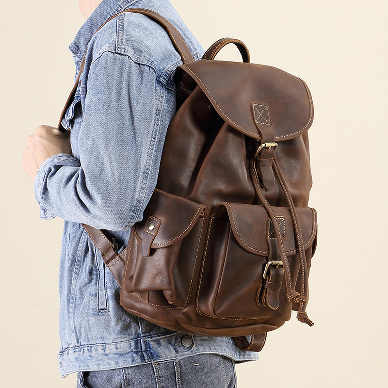 The head-skinned man's two-shoulder backpacks, the crazy horse-skin-repeated leisure bag, the large volume of real-skinned man's bag.