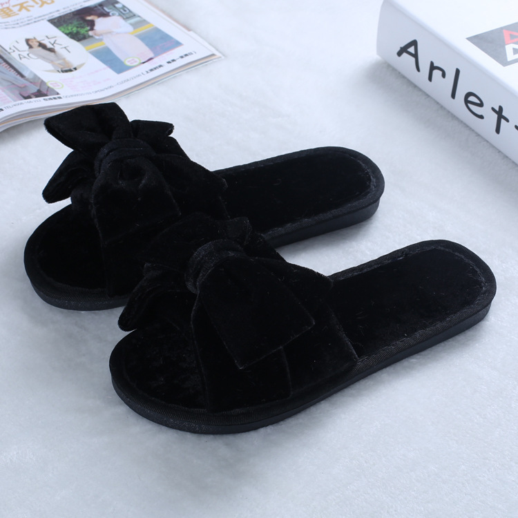 In the winter of the slippers, the adult cotton slippers, the moonshoes, the flowers, the hairs, the family slippers.