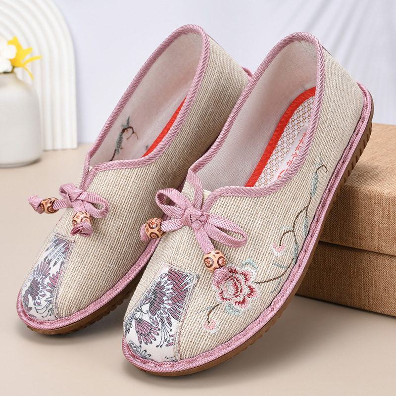 2024 Old Beijing Boots Foreign Trade offers comfortable glitter-proof shoes for the country.