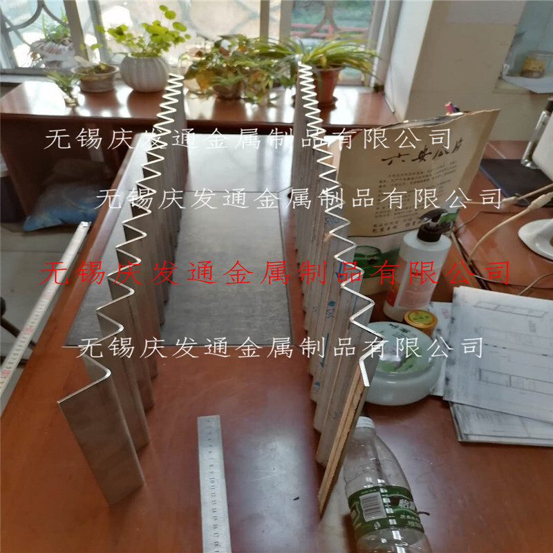 스테인리스 판은, 스테인리스 판, 스테인리스 판, 스테인리스 판, 스테인리스 판의 직업적인 생산 접힙니다.