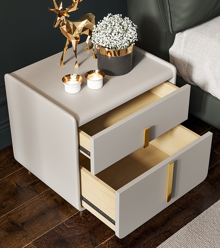 The bedside cabinet is light, modern and simple.