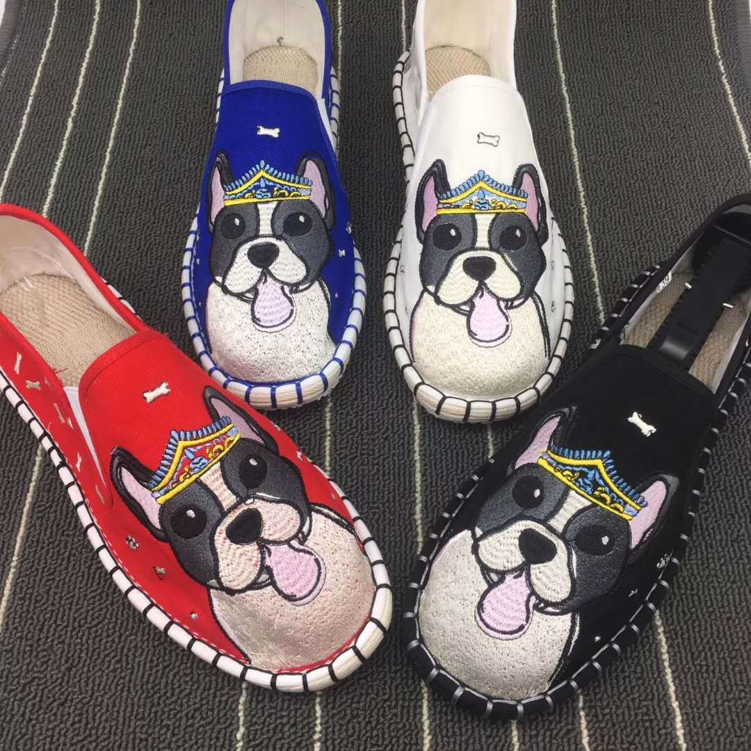 New Xinsan Shoes Shower's original hand-made shoes are smoother than old Beijing shoes.