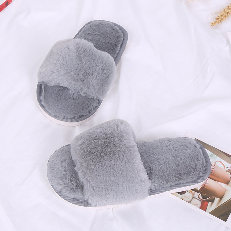 In the autumn and winter, new home children show toes slippers, home-floor children's cotton slippers are distributed by the home.