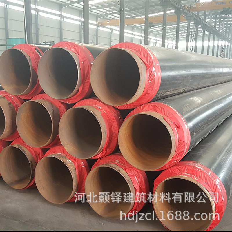 Những tác phẩm làm từ các đường ống thép nối liền với nhau, làm bằng polyurethane, lò sưởi tóc.