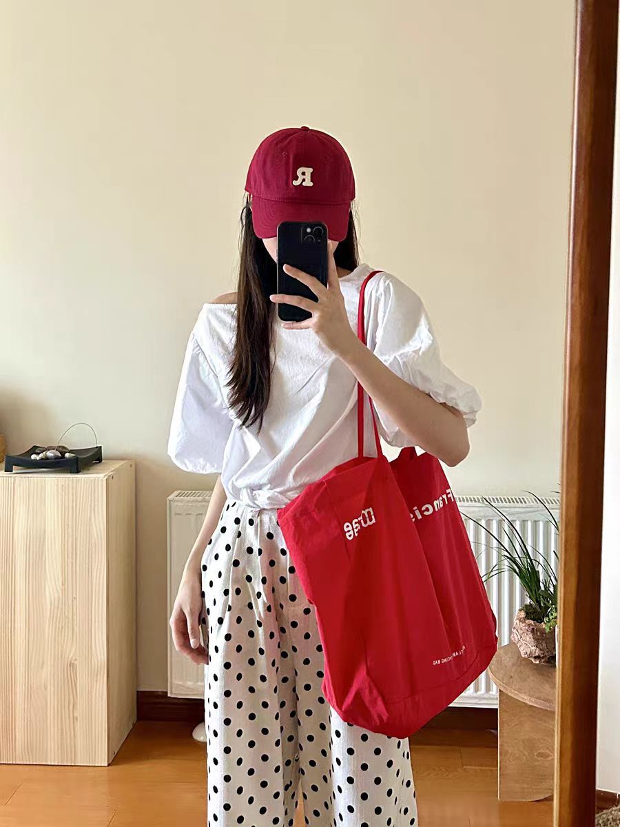 2024 The Korea New Bookmaker wears the same large-capacity dhow bag with a single shoulder bag of girls