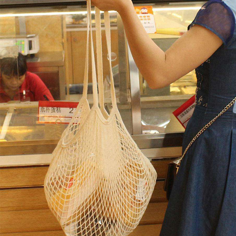 A new cotton-covered bag with a supermarket-based fruit and vegetable net and a hand-made cotton-weaving bag.