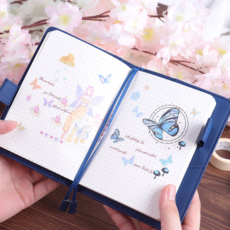 A6 là một cuốn sổ tay được trang trí bởi một cô gái tên là DIY.
