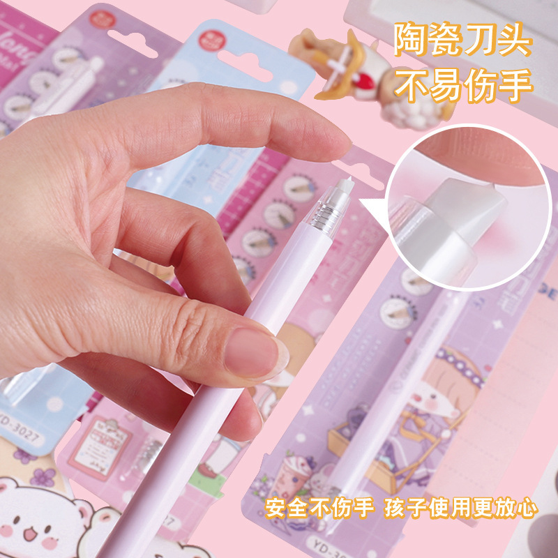 Đồ sứ sứ đã cắt sách hướng dẫn của DIY, một miếng cắt giấy.
