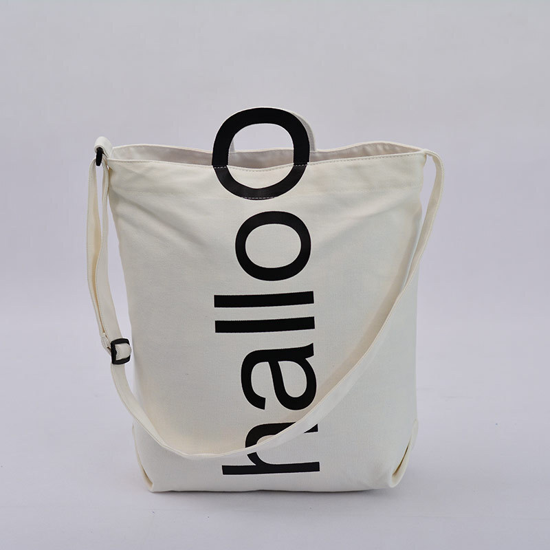 The new Korean colour with a Japanese canvas bag with a large volume of large letters slashing across a one-capable canvas bag