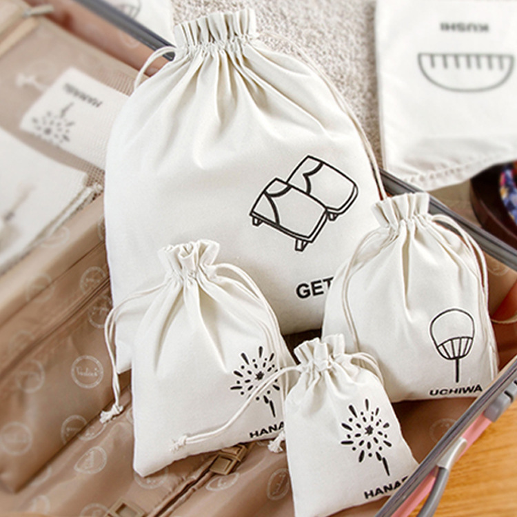 The merchants buy daily bags of rags, and the handbags of fashionable cotton are folded.