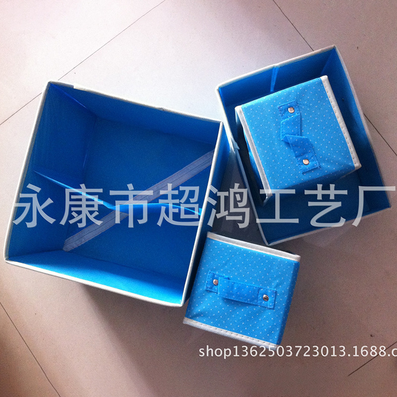 Quần áo không đường trong hộp, vớ hai ngực, trang điểm không đường.