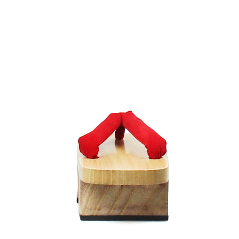 Công cụ gỗ hai chân của bà Woodwood vì có gỗ trắng trên chân.