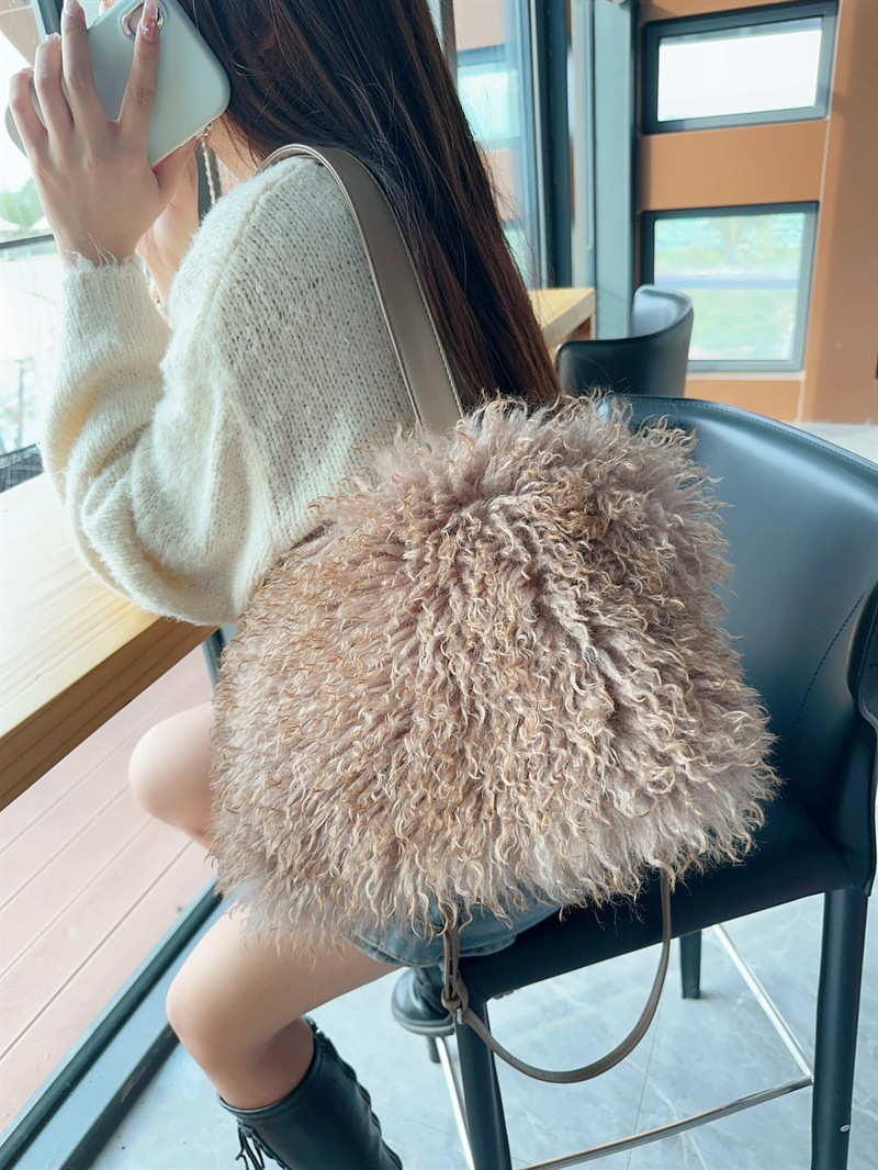 The Japanese-Hantot pack is a light-skinned, light-sized, high-capacity, hand-held, fur-skin wrap.