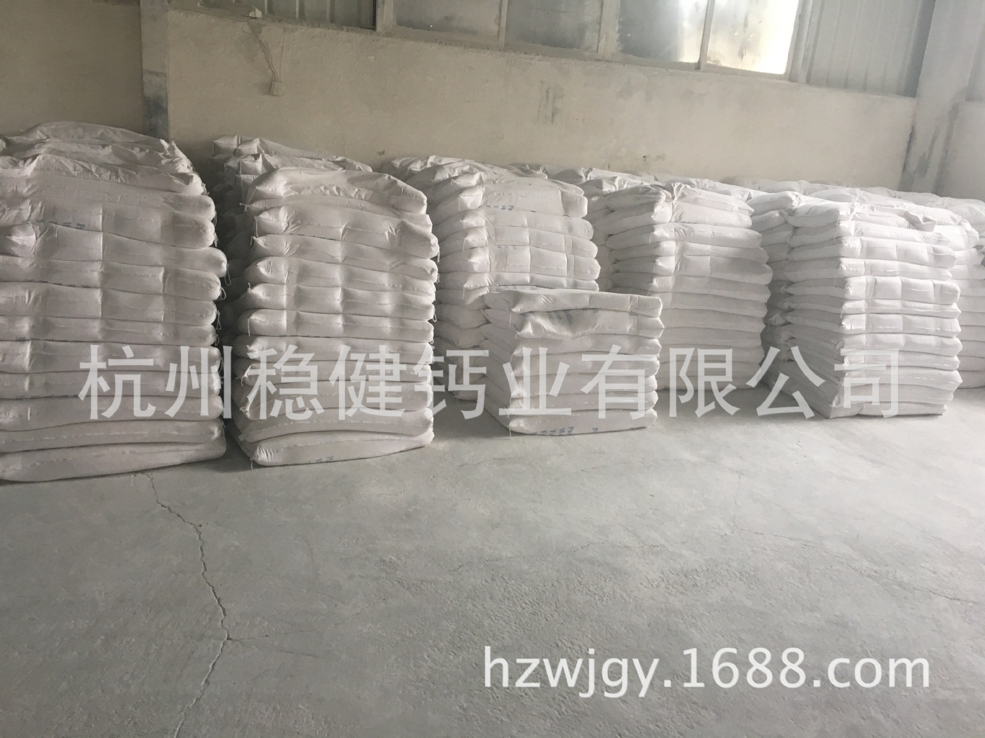 95% calcium hydroxide for sewage treatment.