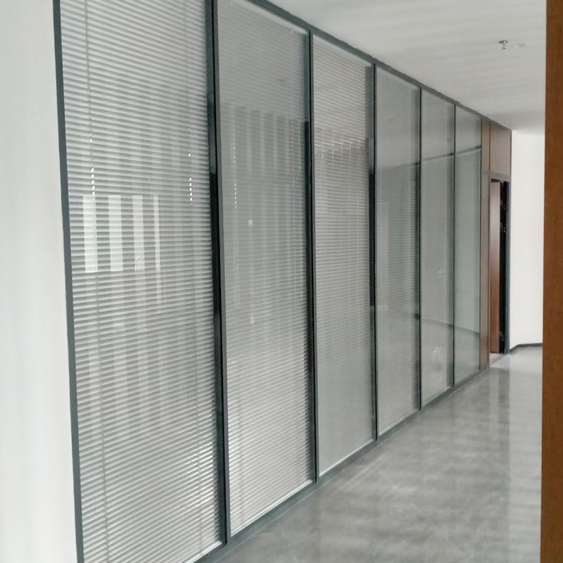 Inner steel and extra-aluminium offices in the writing building.