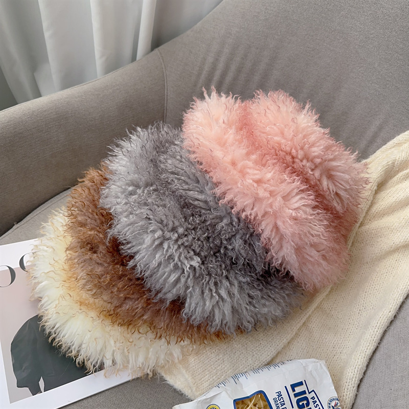 The Japanese and Korean fur caps are designed to mimic the wool of the beach and to change the color of the cap.