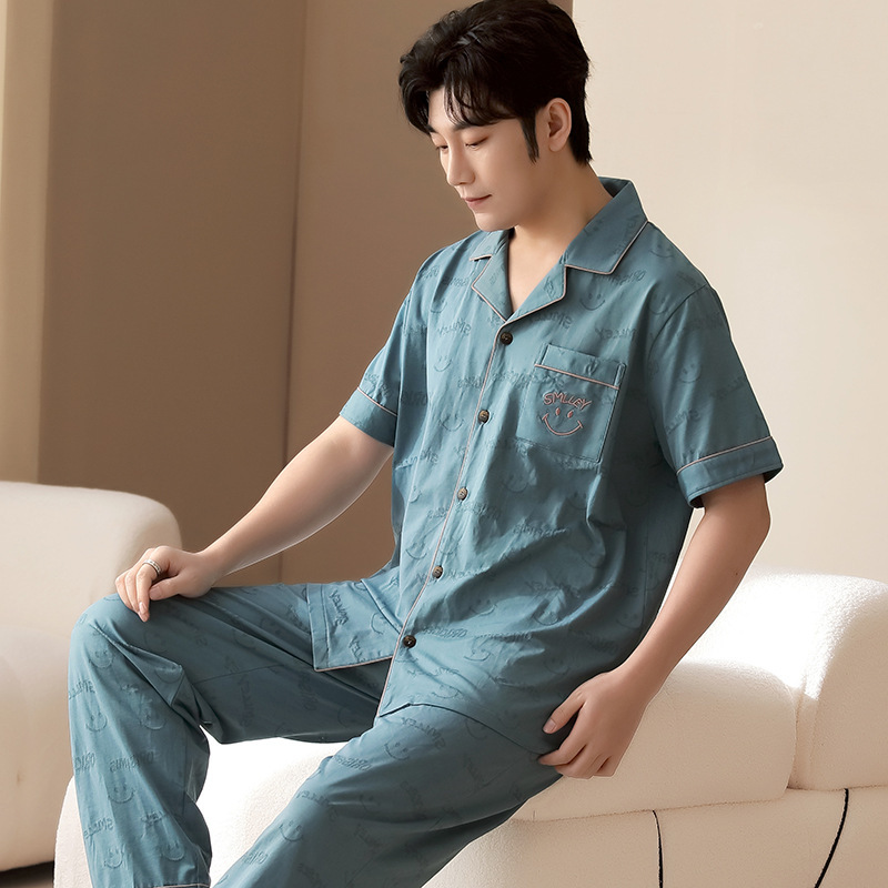 Đồ ngủ nam mới mùa hè, quần lọt khe và quần short cho người già trong bộ vest gia đình.