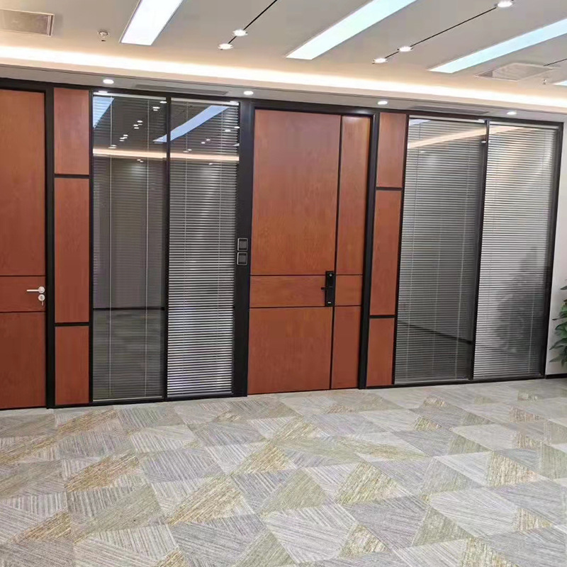 Inner steel and extra-aluminium offices in the writing building.