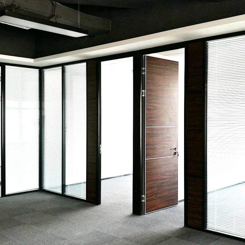 The factory's double-billion-leaf office severed the aluminium alloy from the walled conference room and the building's 100-leaf glass partition.