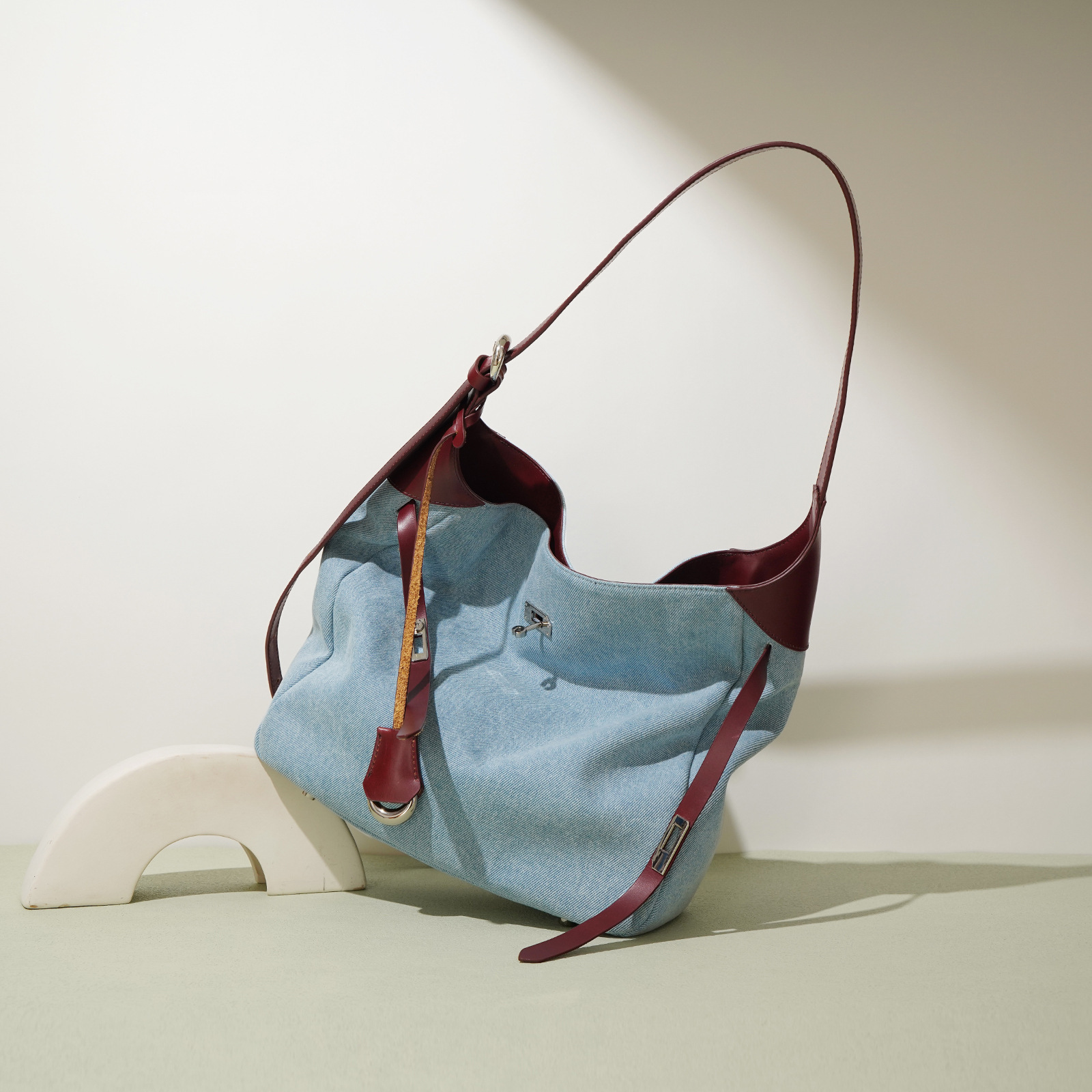 A new HOBO Tot pack with a one-shoulder slant full capacity commuting pack.
