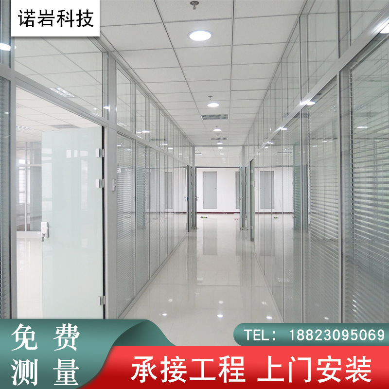 Fuoshan writes that the office of the factory has double-bribbled sand-smelted monoglasses to separate the walls.